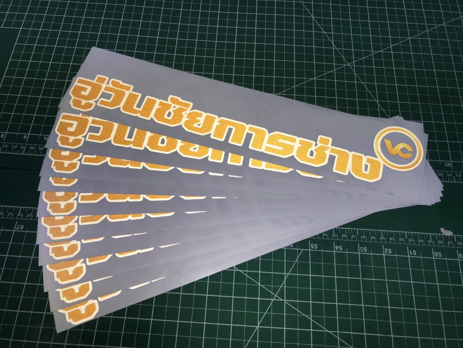 สติ๊กเกอร์สะท้อนแสง ติดกระจกรถพิมพ์ลาย
