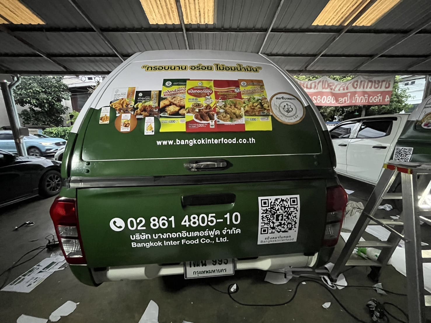 ร้านสติ๊กเกอร์โฆษณาติดกระจกรถบริษัท
