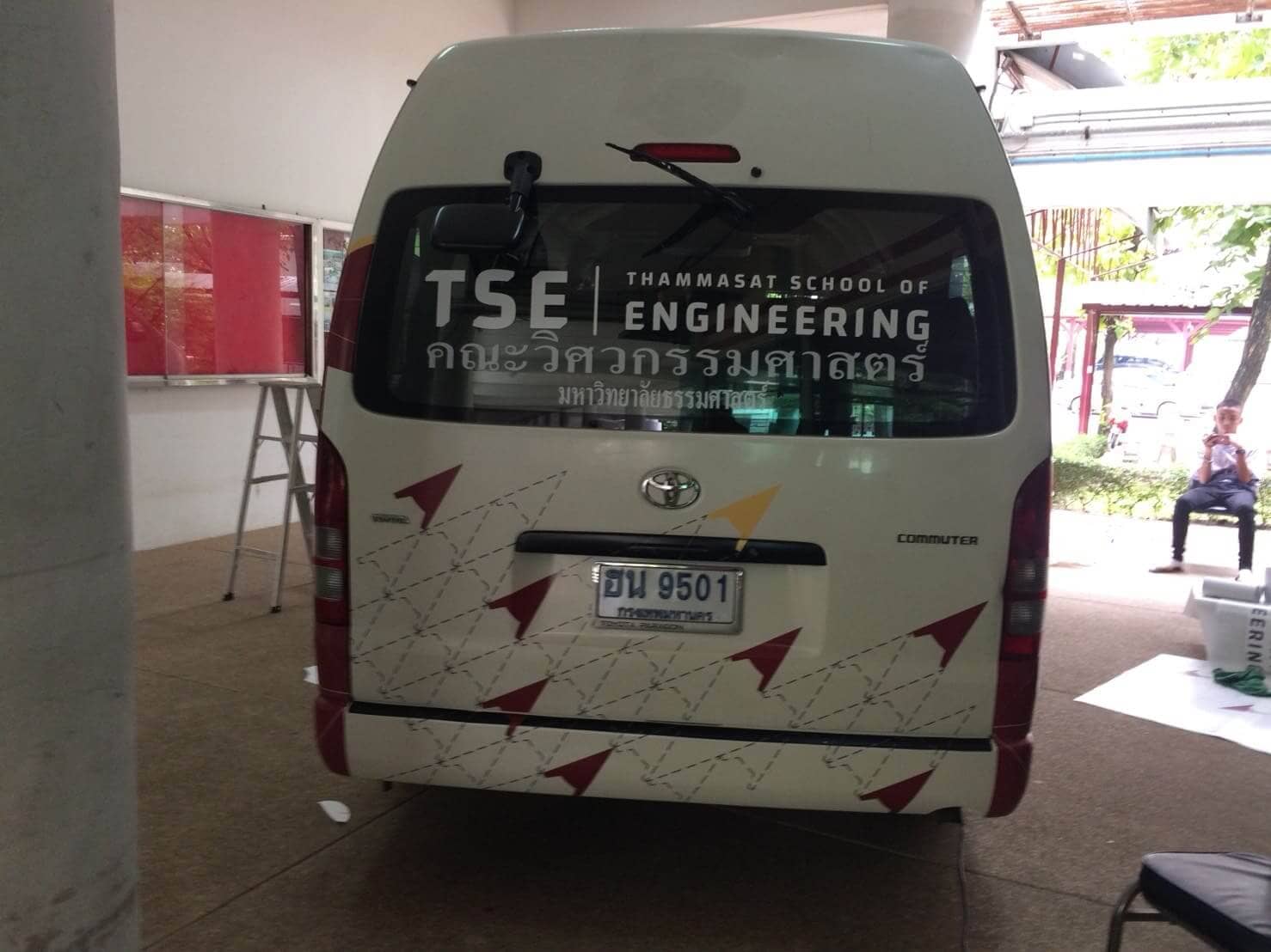 ร้านรับทำสติ๊กเกอร์ติดกระจกรถพิมพ์ลาย ใกล้ฉัน